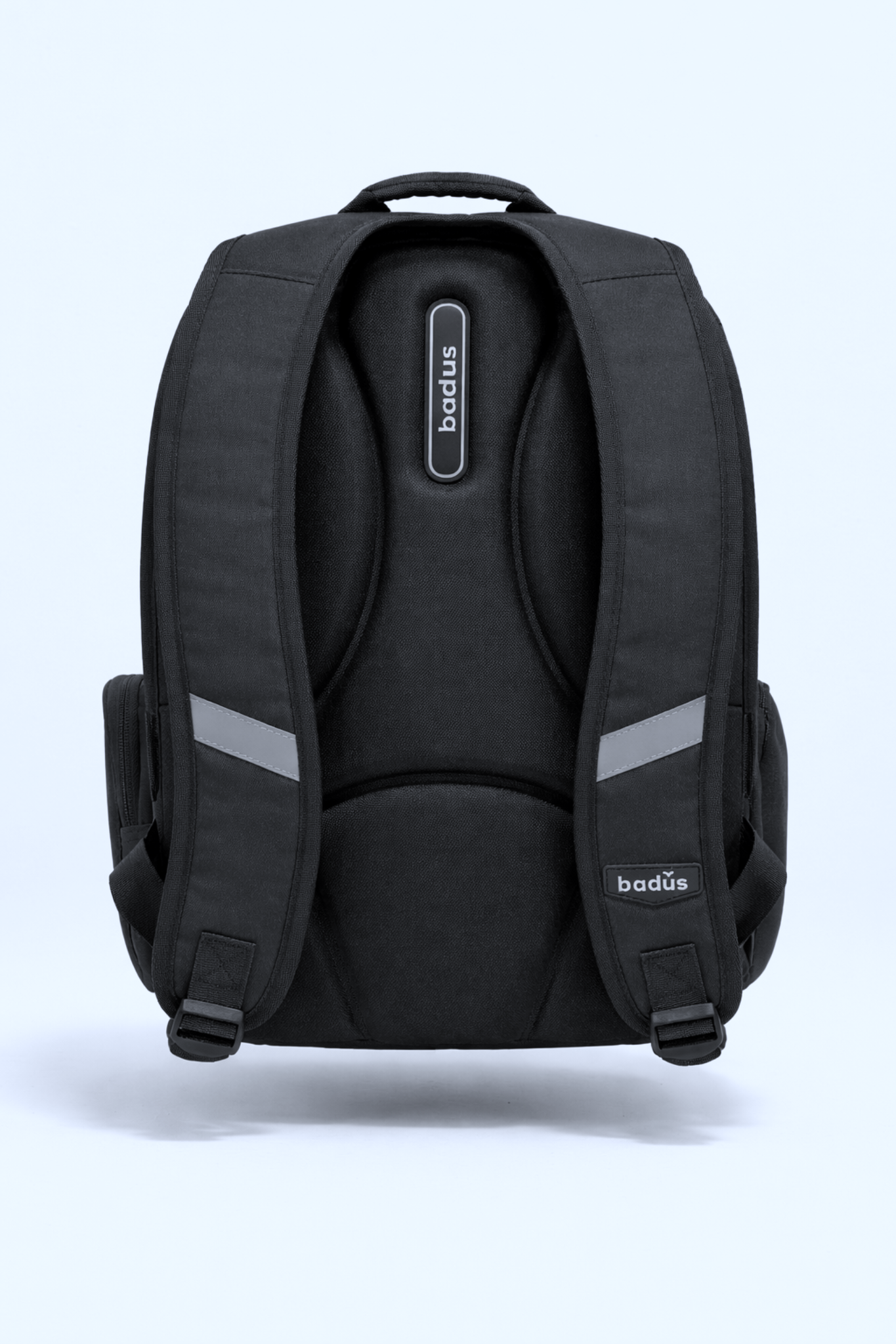 MOCHILA BADUS / PORTA LAPTOP / MODELO WELCOME BACK / DE 29 L / COLOR NEGRO