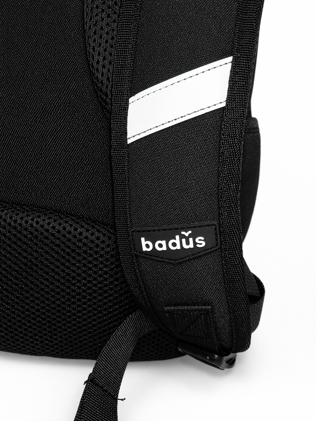 MOCHILA BADUS / PORTA LAPTOP / MODELO BACK TO SCHOOL / DE 29 L / COLOR NEGRO