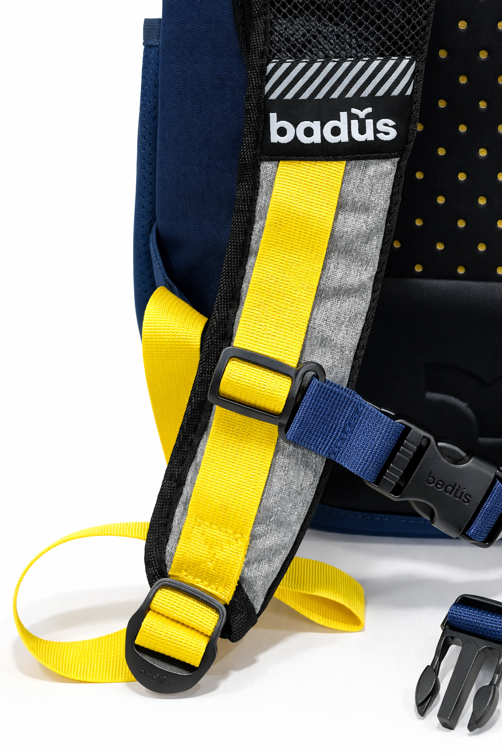 MOCHILA BADUS / PORTA LAPTOP / MODELO MALIBU / DE 33 L / COLOR GRIS AZUL AMARILLO