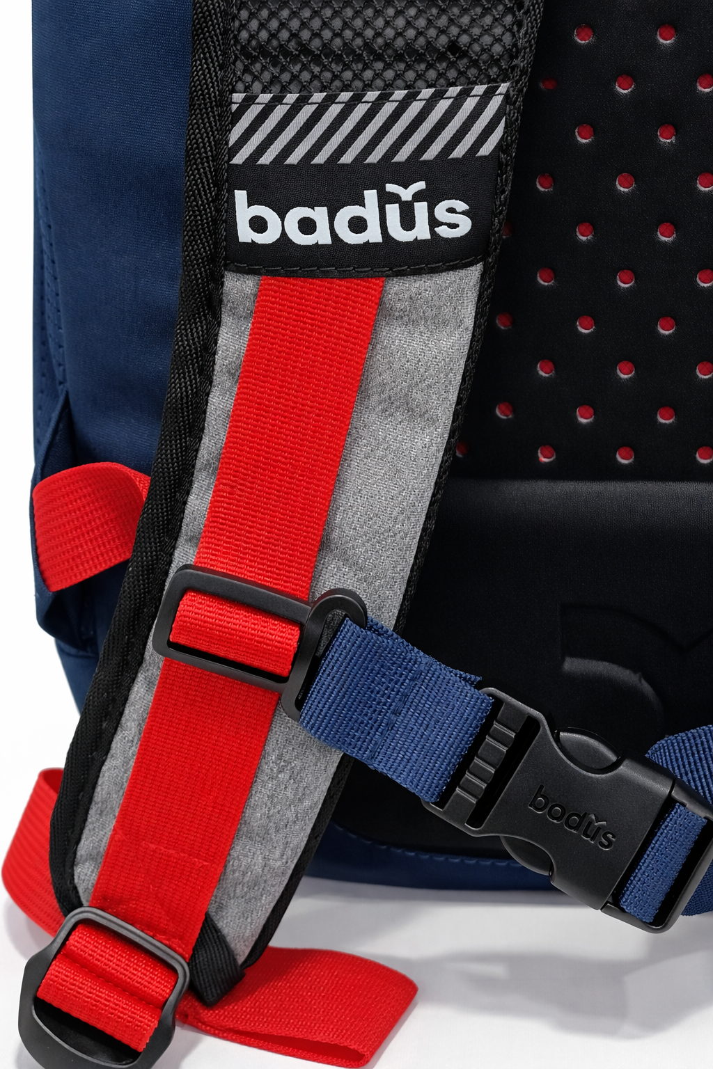 MOCHILA BADUS / PORTA LAPTOP / MODELO MALIBU / DE 33 L / COLOR GRIS AZUL ROJO