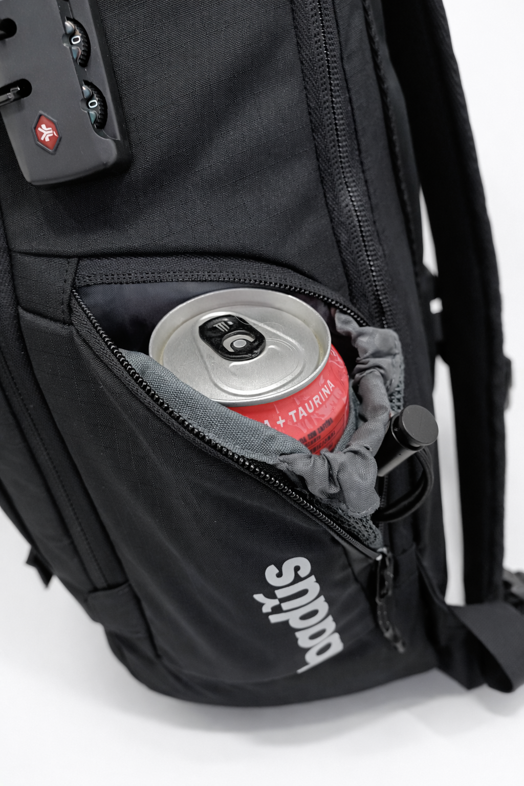 MOCHILA BADUS / PORTA LAPTOP / MODELO TRESTLES / DE 33 L / COLOR GRIS NEGRO