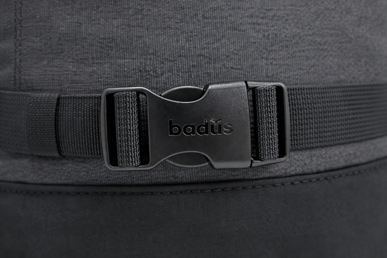 MOCHILA BADUS / PORTA LAPTOP / MODELO TRESTLES / DE 33 L / COLOR NEGRO
