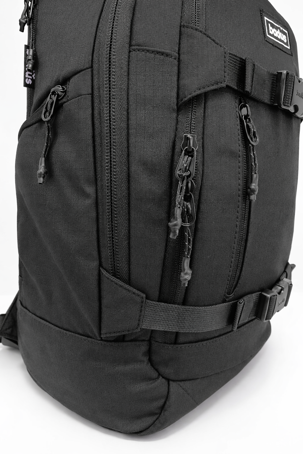 MOCHILA BADUS / PORTA LAPTOP / MODELO TRESTLES / DE 33 L / COLOR NEGRO