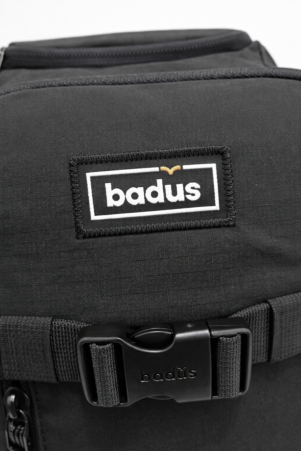 MOCHILA BADUS / PORTA LAPTOP / MODELO TRESTLES / DE 33 L / COLOR NEGRO