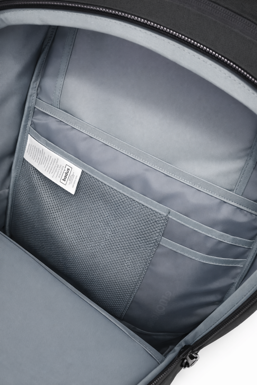 MOCHILA BADUS / PORTA LAPTOP / MODELO TRESTLES / DE 33 L / COLOR GRIS NEGRO