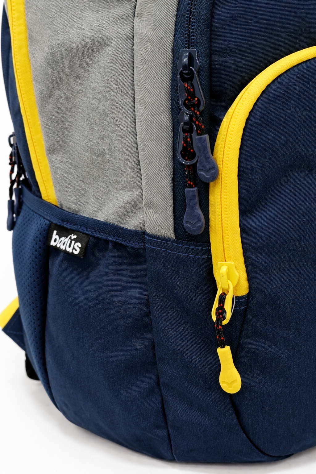 MOCHILA BADUS / PORTA LAPTOP / MODELO VENICE / DE 33 L / COLOR GRIS AZUL AMARILLO