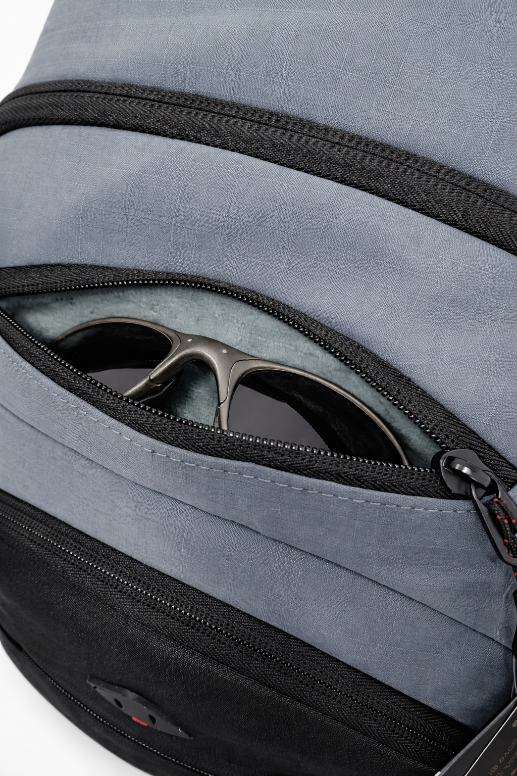 MOCHILA BADUS / PORTA LAPTOP / MODELO VENICE / DE 33 L / COLOR GRIS AZUL AMARILLO
