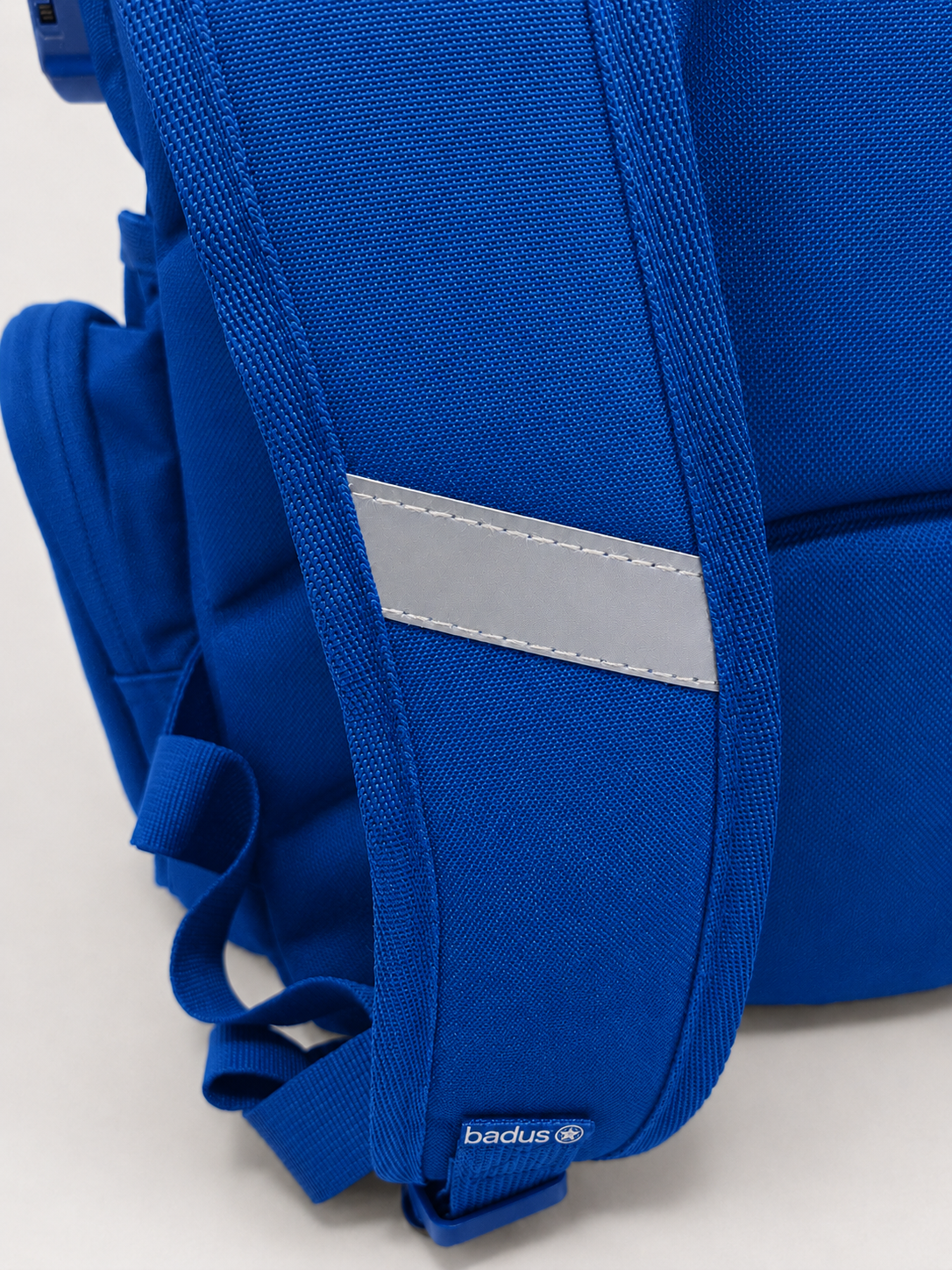 Mochila Escolar Porta Laptop New Adventures 34L – Acero | Badus Perú