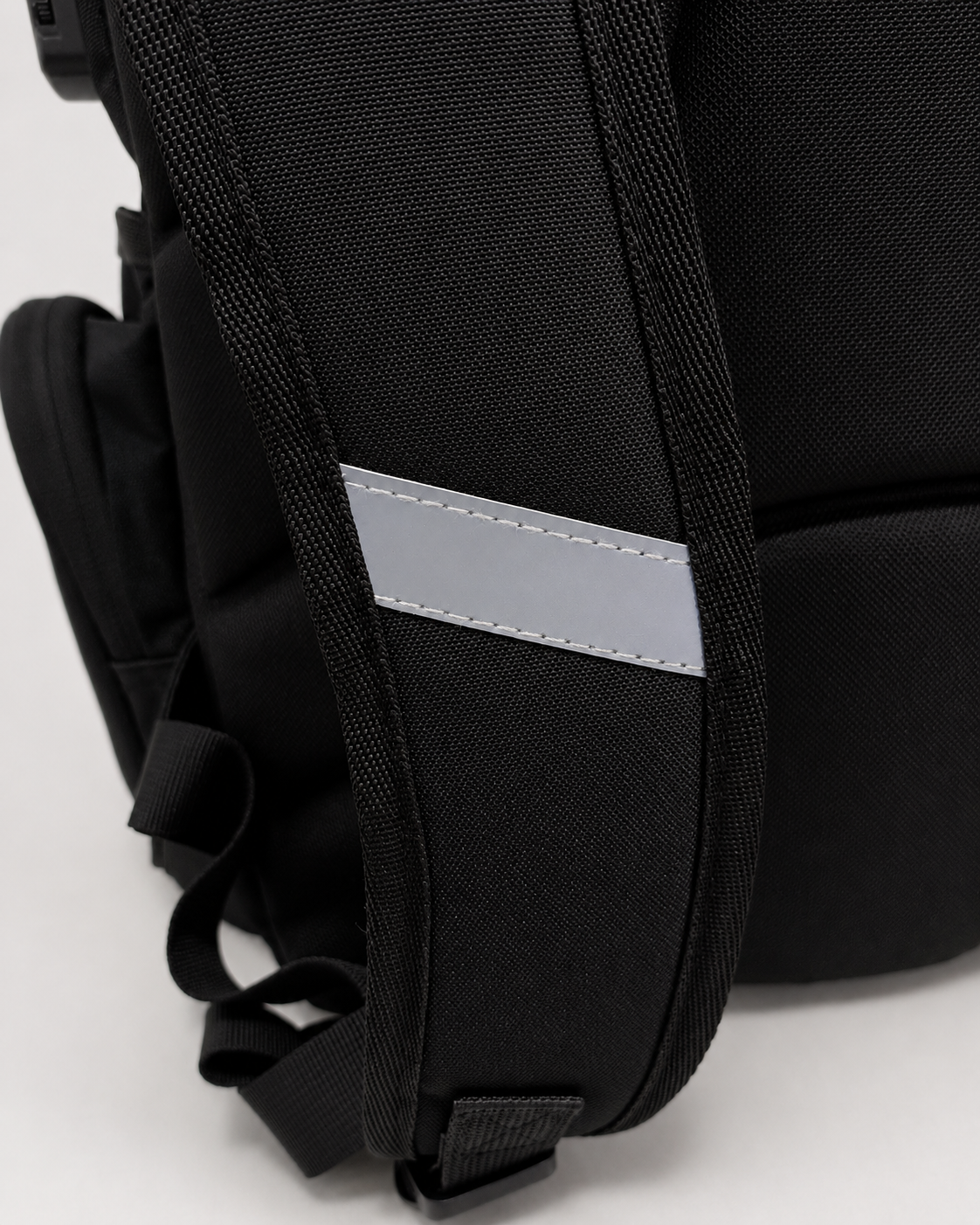 Mochila Escolar Porta Laptop Super Cool 33L – Negro | Badus Perú
