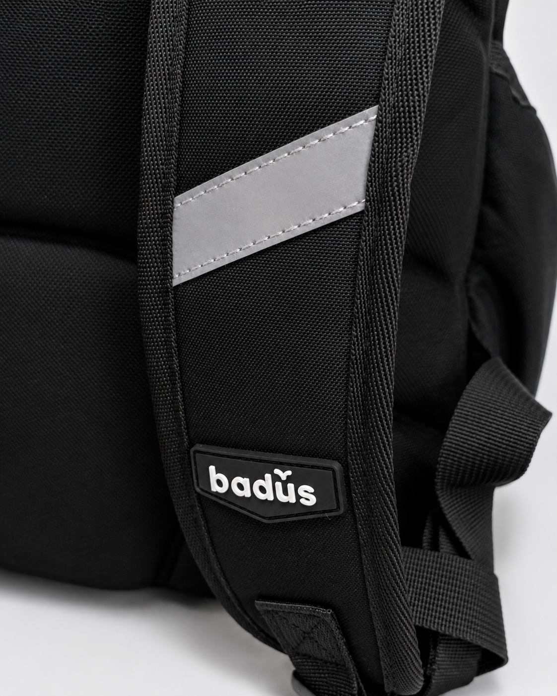 Mochila Escolar Porta Laptop Super Cool 33L – Negro | Badus Perú