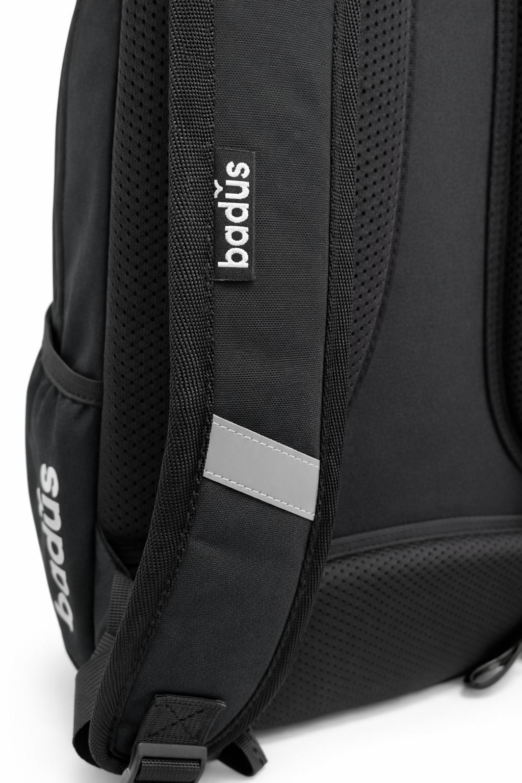 MOCHILA BADUS / PORTA LAPTOP / MODELO BACK TO SCHOOL / DE 29 L / COLOR NEGRO