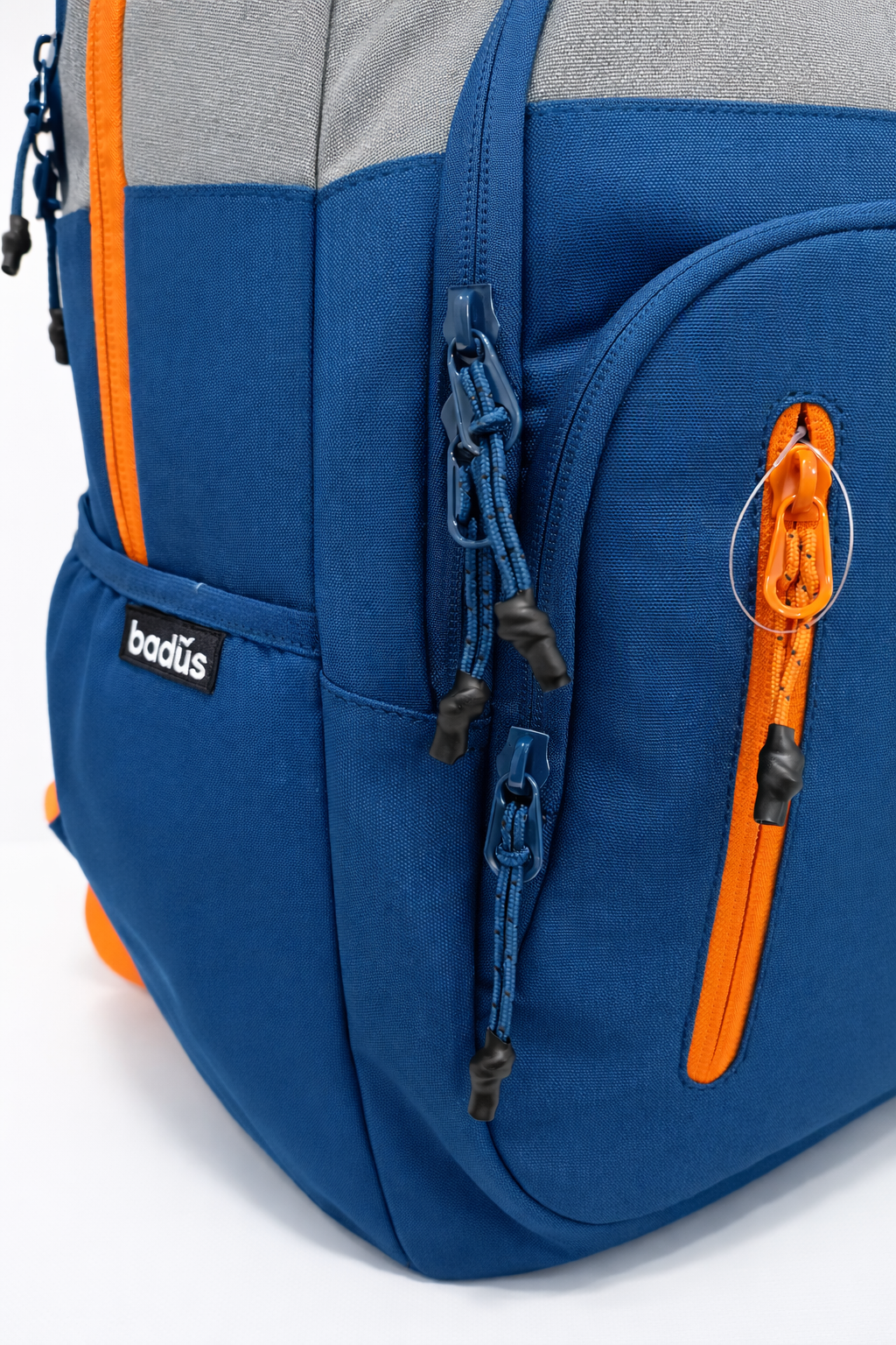 MOCHILA BADUS / PORTA LAPTOP / MODELO BONDI / DE 33 L / COLOR GRIS AZUL NARANJA