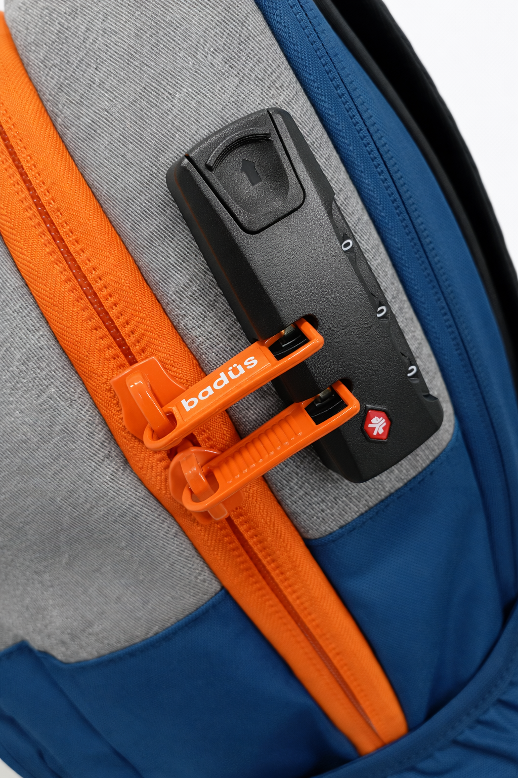 MOCHILA BADUS / PORTA LAPTOP / MODELO BONDI / DE 33 L / COLOR GRIS AZUL NARANJA