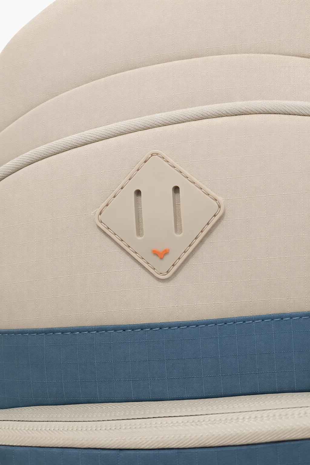 MOCHILA BADUS / PORTA LAPTOP / MODELO BONDI / DE 33 L / COLOR CAMEL CHARCOAL NARANJA
