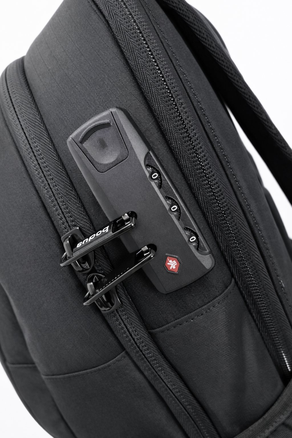 MOCHILA BADUS / PORTA LAPTOP / MODELO BONDI / DE 33 L / COLOR NEGRO