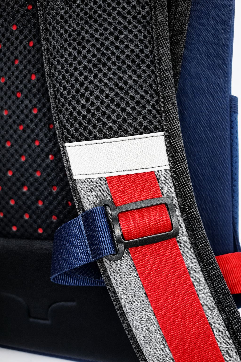 MOCHILA BADUS / PORTA LAPTOP / MODELO MALIBU / DE 33 L / COLOR GRIS AZUL ROJO