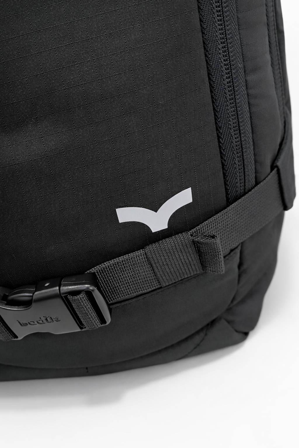 MOCHILA BADUS / PORTA LAPTOP / MODELO TRESTLES / DE 33 L / COLOR NEGRO