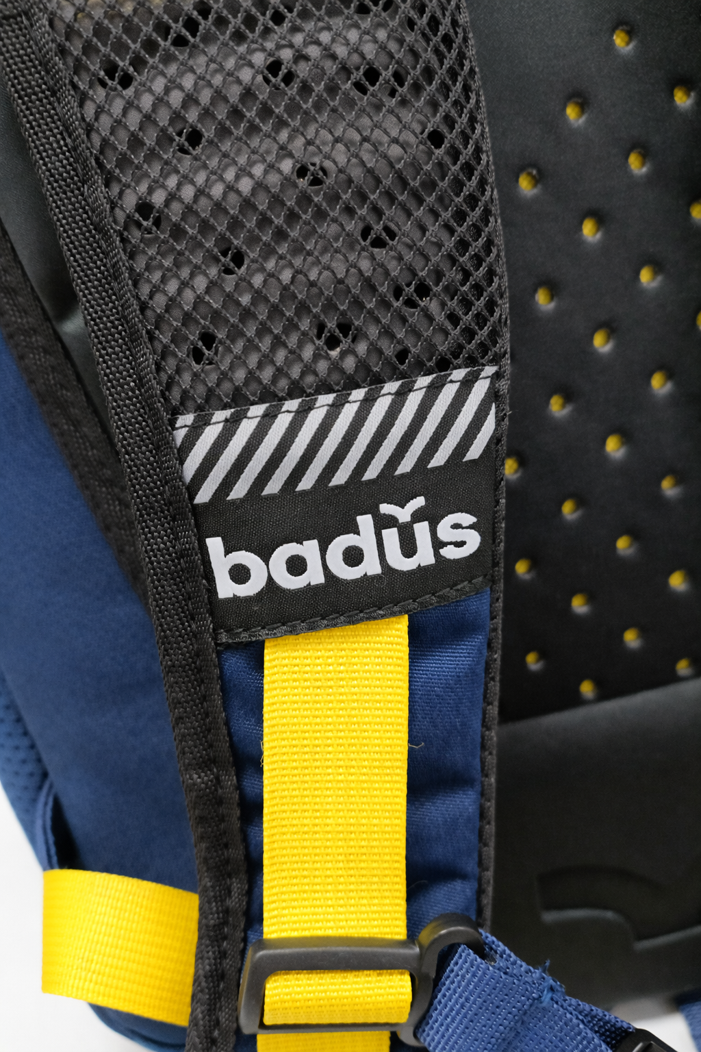 MOCHILA BADUS / PORTA LAPTOP / MODELO VENICE / DE 33 L / COLOR GRIS AZUL AMARILLO