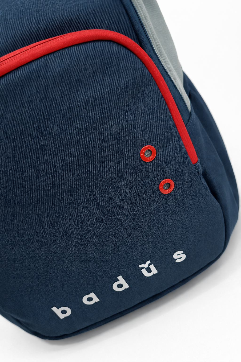 MOCHILA BADUS / PORTA LAPTOP / MODELO VENICE / DE 33 L / COLOR GRIS AZUL ROJO
