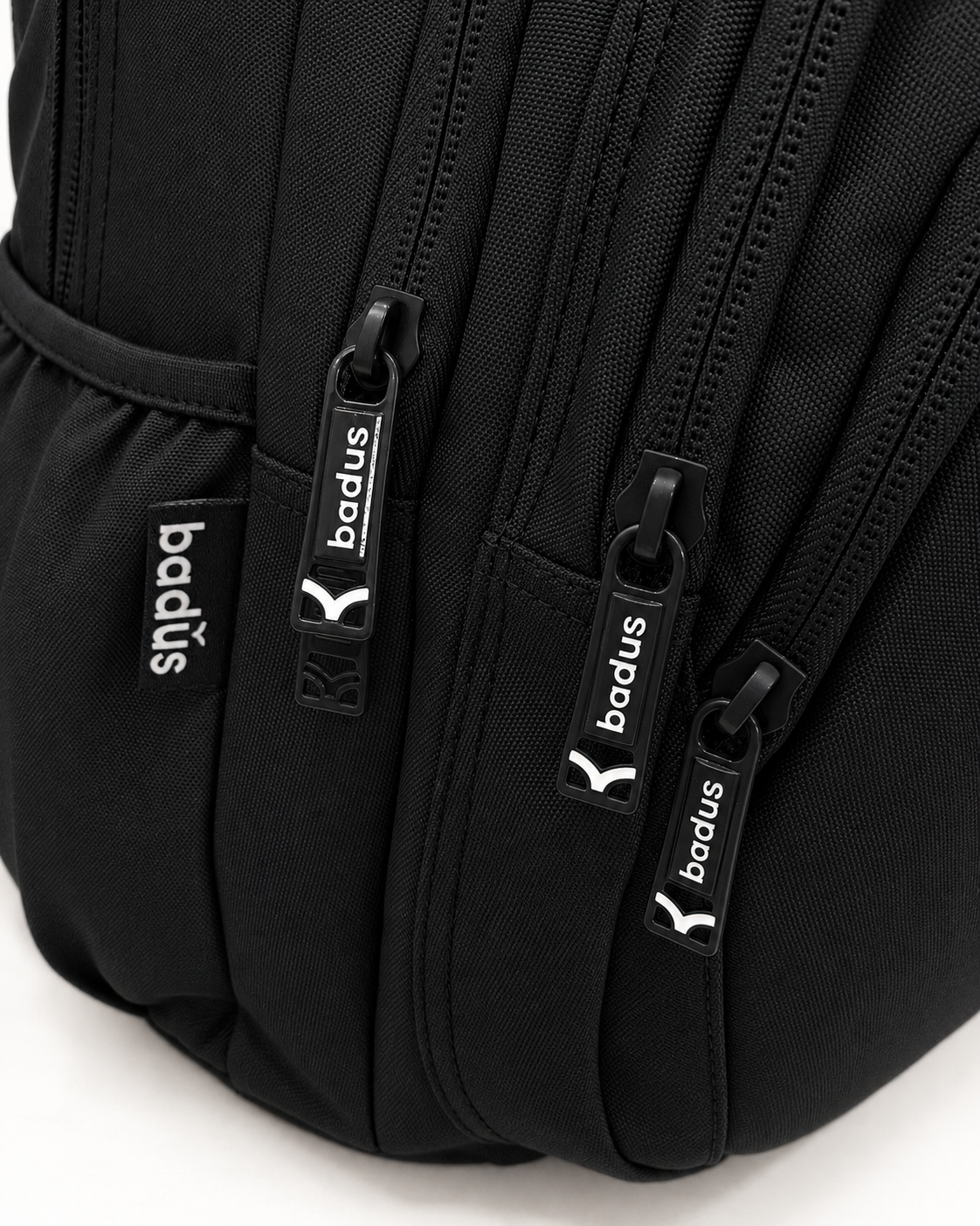 Mochila Escolar Porta Laptop Super Cool 33L – Negro | Badus Perú