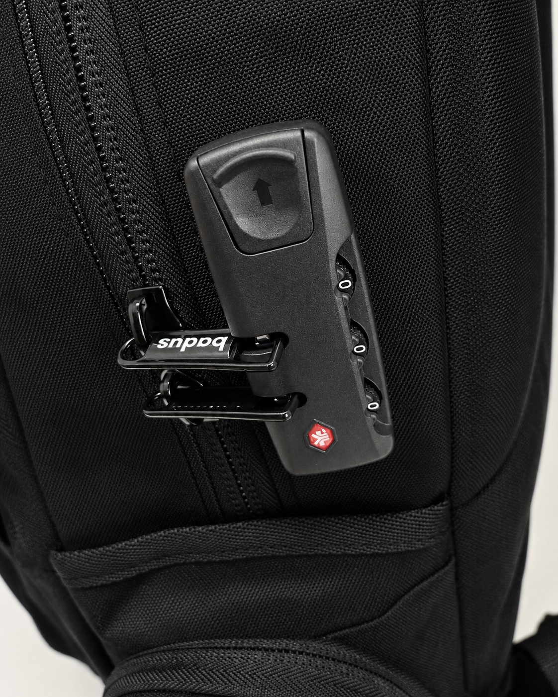Mochila Escolar Porta Laptop Super Cool 33L – Negro | Badus Perú